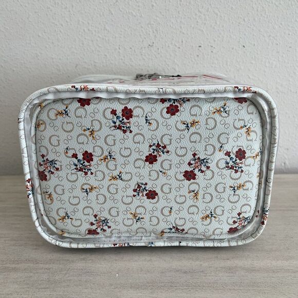 Guess C8606494 White Multi 4-Piece Cosmetic Merrick Travel Bag - Picture 3 of 7